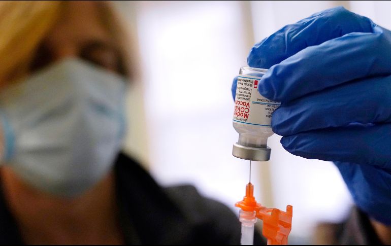 El 89% de la población adulta de México tiene un esquema completo de vacunación. AP/C. Krupa