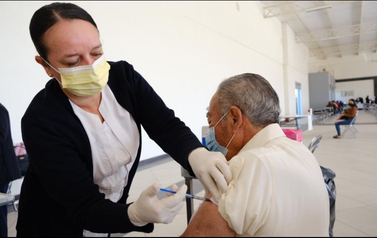 Para recibir la dosis de refuerzo de COVID-19 en la ZMG, es indispensable sacar cita en la plataforma estatal de vacunación. ESPECIAL/SSJ/ARCHIVO