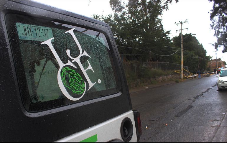 Personal de Ciencias Forenses encontró a su llegada que las puertas de los edificios de la televisora estaban cerradas. EL INFORMADOR/Archivo