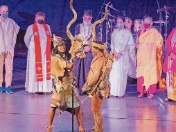 Líderes religiosos del cristianismo, el islam, el hinduismo y religiones tradicionales africanas se reunieron en el homenaje de despedida. AFP/R. Bosch