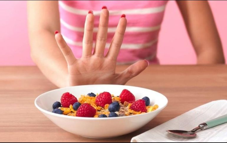 Quienes sufren ortorexia dedican mucho tiempo a informarse sobre las propiedades de los alimentos. GETTY IMAGES