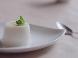 Deleita una rica gelatina de leche. ESPECIAL/Photo by Jade Seok on Unsplash.