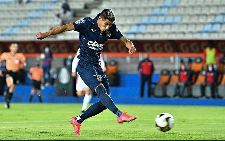 NO SORPRENDE. Uriel Antuna marcó los dos goles de su equipo ante Pachuca, pero la eliminación y su celebración, opacaron su buena actuación en aquel partido. IMAGO7