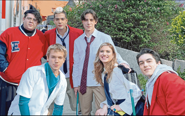 Alex Lago. (De lentes) El actor se une a la nueva versión de “Rebelde”, donde hará sus maldades. Netflix