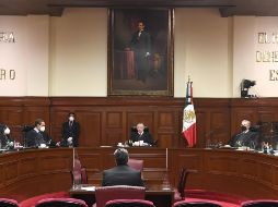 Fotografía cedida por la Suprema Corte de Justicia de la Nación (SCJN), donde se observa a su presidente, Arturo Zaldívar (c), durante el inicio de sesiones del 2022. EFE/SCJN