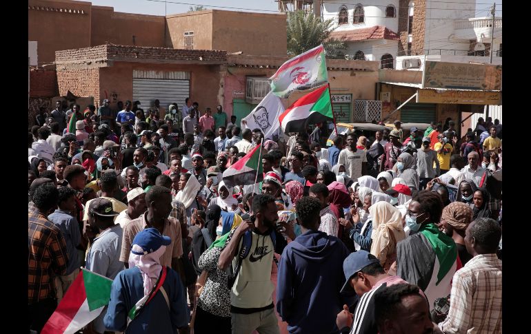 La represión militar en Sudán hasta ahora ha dejado al menos 57 muertos y centenares de heridos. AP/M. Ali