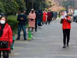 La población de Xi’an tiene medidas especiales para hacer sus compras de alimentos. AP/Chinatopix
