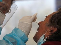 AMLO recuerda que ómicron no está provocando incremento en hospitalizaciones ni en fallecimientos, según reportes. EFE / A. Cruz