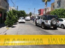 Acudieron a la zona peritos del Instituto Jalisciense de Ciencias Forenses, quienes recabaron indicios y levantaron el cuerpo. ESPECIAL