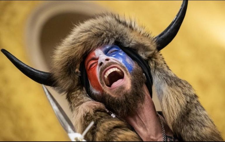 Aunque no hay evidencias sobre las teorías de QAnon, millones de estadounidenses siguen creyendo en ellas. GETTY IMAGES