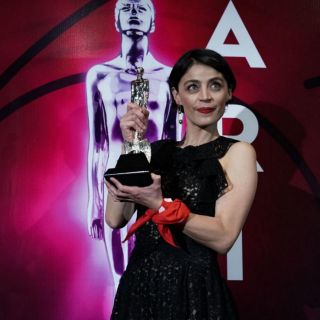 Ilse Salas participa en "Señorita 89", una serie que aborda los concursos de belleza en México