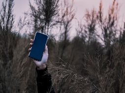 El teléfono celular es uno de los dispositivos que más utilizamos, sigue estos tips y evita perderlo para siempre. ESPECIAL/Photo by Nijwam Swargiary on Unsplash