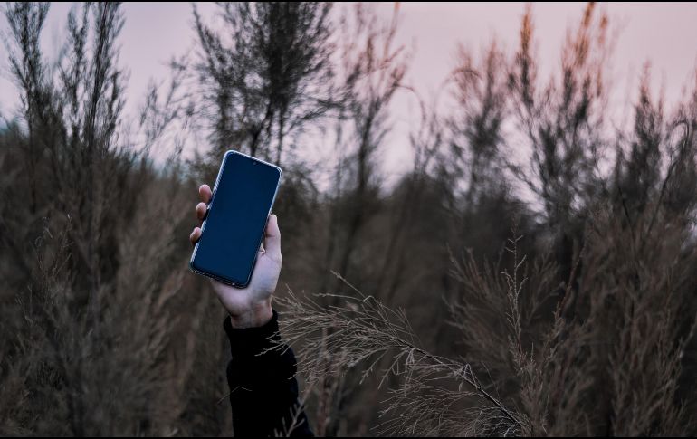 El teléfono celular es uno de los dispositivos que más utilizamos, sigue estos tips y evita perderlo para siempre. ESPECIAL/Photo by Nijwam Swargiary on Unsplash