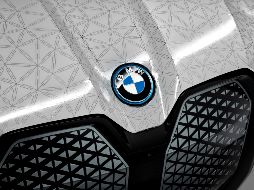 Adrian van Hooydonk, jefe de diseño en BMW, afirmó que el BMW iX Flow  todavía es 