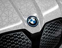 Adrian van Hooydonk, jefe de diseño en BMW, afirmó que el BMW iX Flow  todavía es 