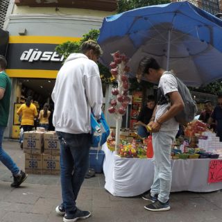 Pablo Lemus alista revisión de nuevo plan para regular ambulantes