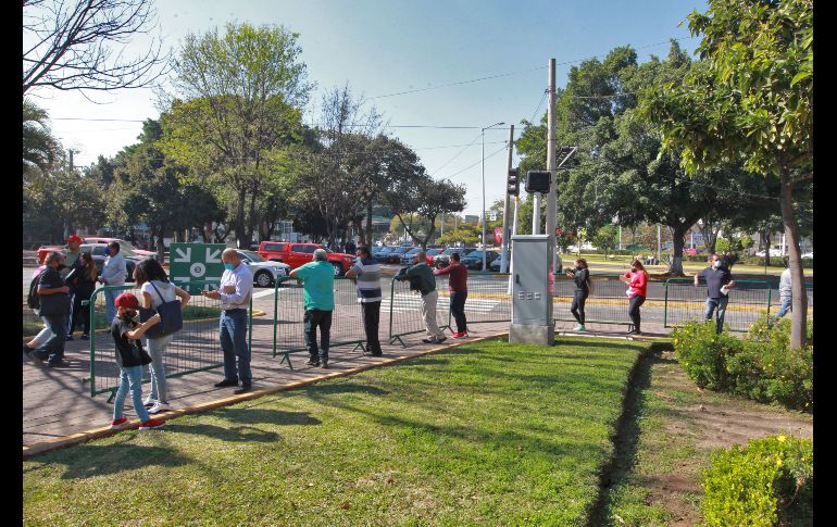 Las personas más vulnerables a ser víctimas de estos coyotes y “gestores”, son las personas adultas mayores. EL INFORMADOR/A. Camacho