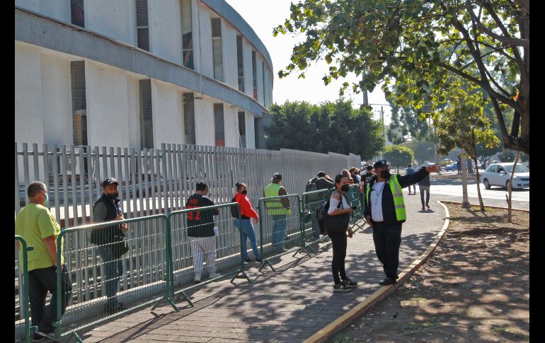 Las personas más vulnerables a ser víctimas de estos coyotes y “gestores”, son las personas adultas mayores. EL INFORMADOR/A. Camacho