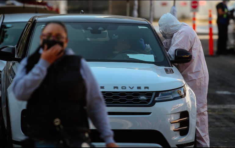 En el Centro Universitario de Ciencias de la Salud se realiza la toma de muestras de las pruebas COVID-19. EL INFORMADOR G. GALLO