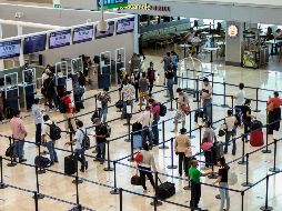 Tres aerolíneas se negaron a llevar desde Cancún a los pasajeros del polémico vuelo. AP/ARCHIVO