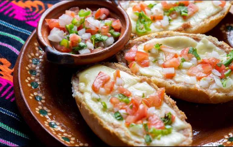 Molletes con panela. ISTOCK.