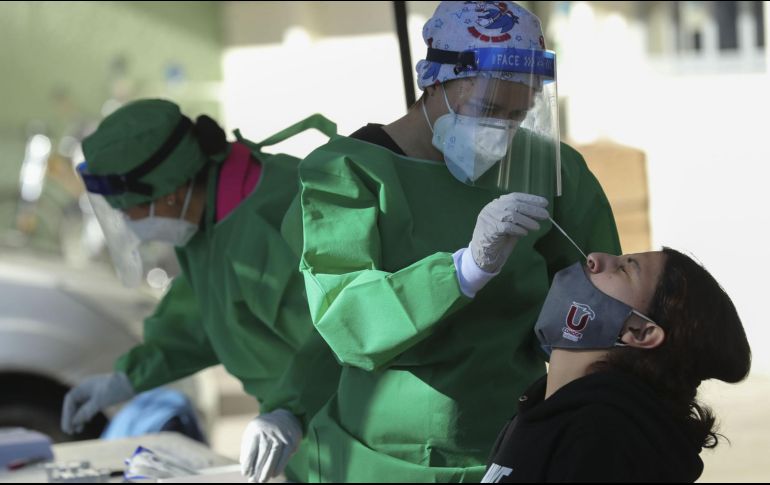 La secretaría de Salud  dijo que las personas que tengan síntomas de gripa, tos, se aíslen, y que no es necesario salir a realizarse una prueba de COVID-19.  SUN / ARCHIVO