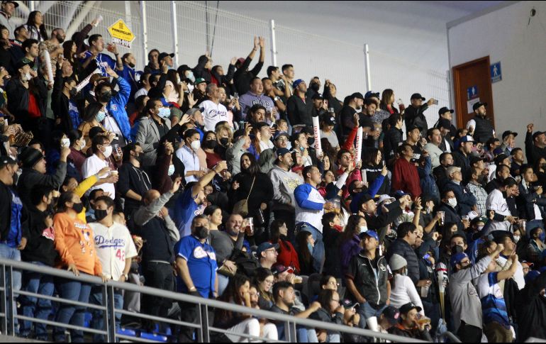 FIELES. Aficionados de los Charros de Jalisco acompañan al equipo con la esperanza de buscar una final. EL INFORMADOR/ARCHIVO