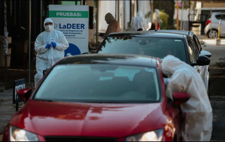 Se calcula que las hospitalizaciones y muertes aumentarán hacia la segunda semana de febrero, pero sin llegar a los números de “olas” anteriores. EL INFORMADOR/G. Gallo