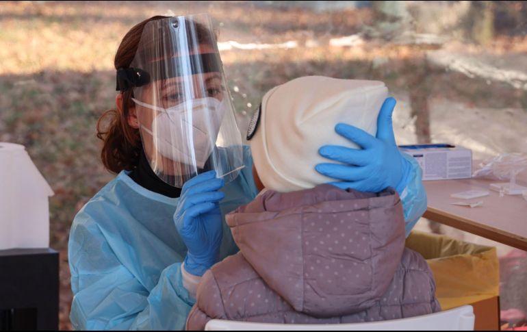 Existen al menos tres tipos de pruebas para detectar COVID-19 y su aplicación y funcionalidad son diferentes de acuerdo con la sintomatología y las características de cada caso. EFE / F. Venezia