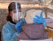 Existen al menos tres tipos de pruebas para detectar COVID-19 y su aplicación y funcionalidad son diferentes de acuerdo con la sintomatología y las características de cada caso. EFE / F. Venezia