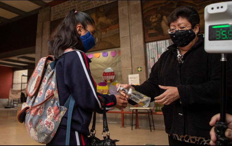 El gobernador dio a conocer que en la última semana los casos de menores de 14 años edad contagiados con COVID-19 pasó de 251 a 452, de los cuales solo dos requirieron hospitalización. EFE / ARCHIVO