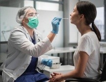 Existen tres tipos de pruebas COVID: PCR, de antígenos y serológicas. BBC