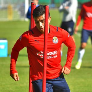 Chivas recupera a Beltrán, pero registra otro positivo por COVID-19