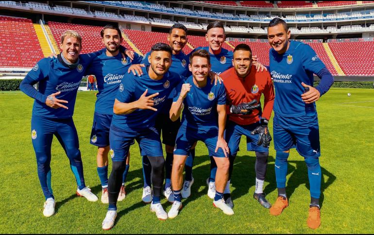 Entusiasmados. El plantel del Rebaño Sagrado se mostró animado en los entrenamientos previo a su debut en Liga. @chivas