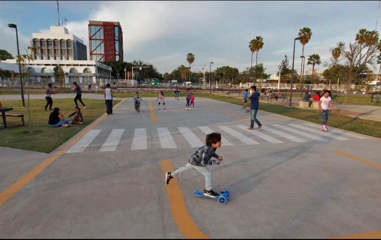 Durante un recorrido por el sitio, este medio de comunicación observó familias y jóvenes que disfrutaron los atractivos del nuevo espacio. EL INFORMADOR/A. Camacho