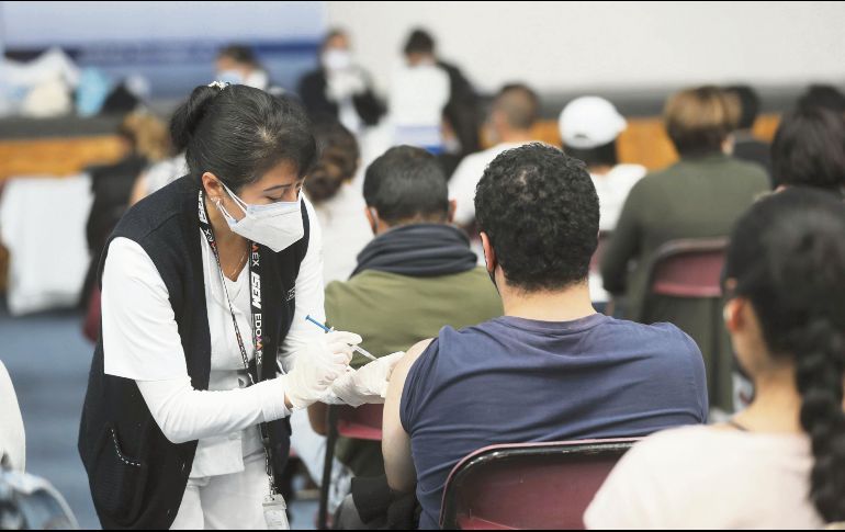 MAESTROS. Los trabajadores de la educación recibirán otra dosis antes del regreso a clases. Archivo