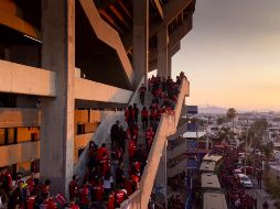 El gobernador señaló que además de disminuir la capacidad en los recintos deportivos, para ingresar a los estadios se seguirán las mismas medidas de salud que se aplicarán para la reactivación de la economía en Jalisco. IMAGO7