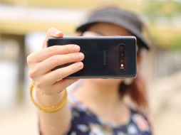 Entre enero de 2008 y julio de 2021 murieron en el mundo al menos 379 personas al querer tomarse selfies, señala un estudio. ESPECIAL/Unsplash-C. Zaragoza