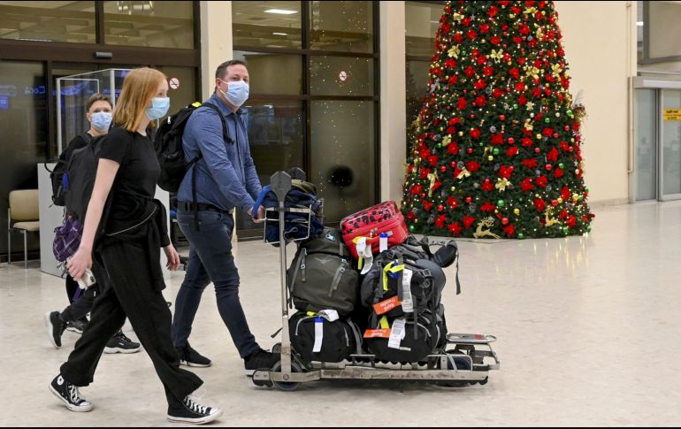 Debido a los contagios, el número de demoras y cancelaciones en vuelos ha ido en aumento. AFP/I. Kodikara