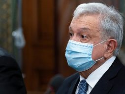 López Obrador mencionó a través de su cuenta de Twitter, que los síntomas que presenta son leves y permanecerá en aislamiento. AP / A. Brandon