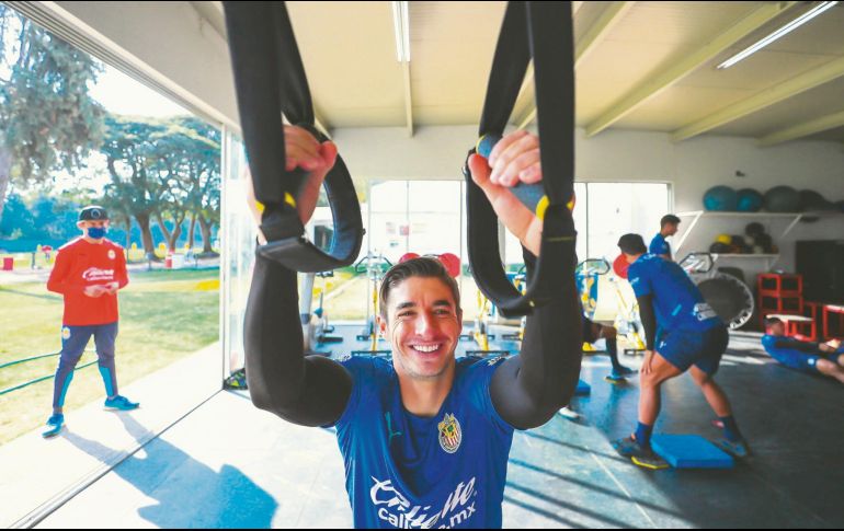 Confianza.El veterano Isaac Brizuela se mostró de buen ánimo ayer, tras la presentación de Chivas en casa y en la Liga, con un 3-0 a favor después de 14 años. @chivas