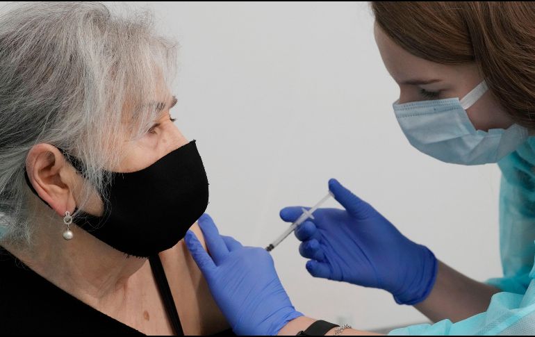 Según la OMS una estrategia de vacunación basada en dosis de refuerzo reiteradas de las primeras vacunas tiene pocas posibilidades de ser apropiada o viable. AP / C. Sokolowski