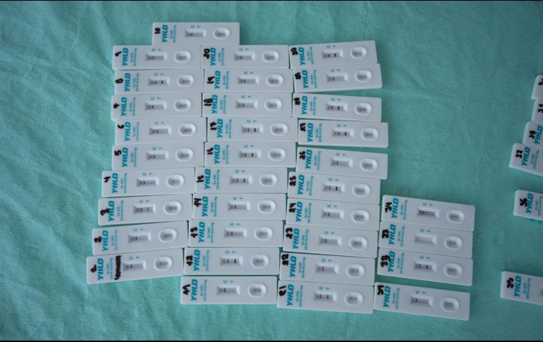 Los análisis de PCR y pruebas rápidas que sean ordenados o administrados por un proveedor médico serán cubiertos en su totalidad por la aseguradora, sin que exista un límite. AP / M. Mejia