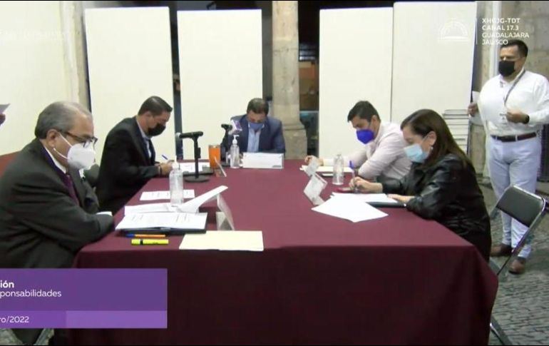 Por mayoría absoluta de votos, a excepción de los integrantes de la Comisión, la asamblea decidirá si avanza o no el retiro de fuero. ESPECIAL