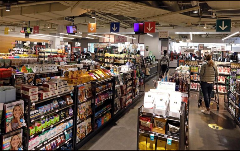 Los alimentos en casa subieron 6.5%, mientras la comida fuera del hogar aumentó 6.0% el año pasado. La ropa costó 5.8% más que hace un año.  EFE / P. Foley