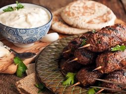 Kebab de carne molida. ISTOCK.