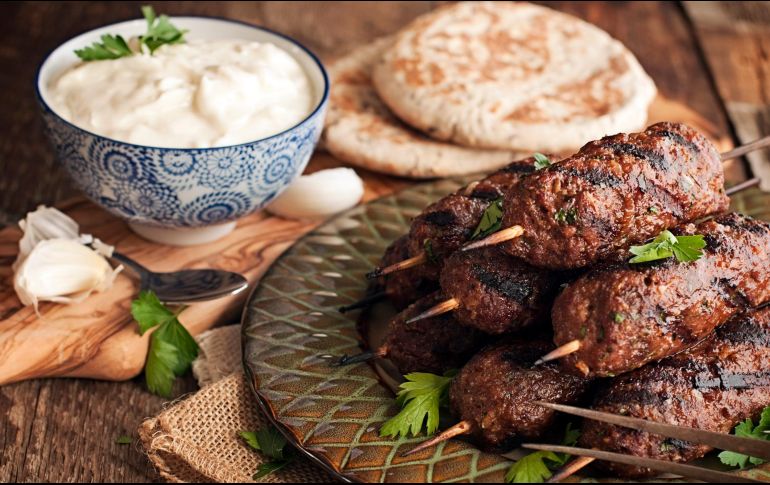 Kebab de carne molida. ISTOCK.