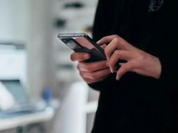 Este truco de WhatsApp sólo funciona desde el teléfono celular. ESPECIAL / Photo by Jonas Leupe on Unsplash