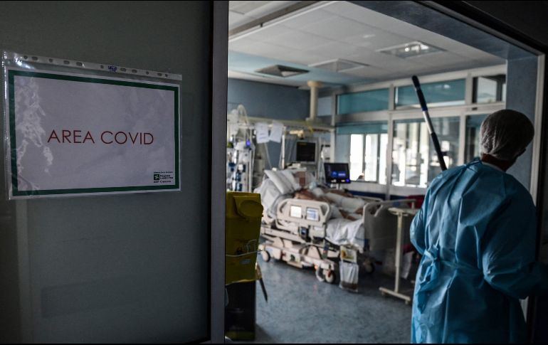 Más transmisión quiere decir más hospitalizaciones, más decesos, y más riesgo de que surja otra variante más transmisible y más mortal que ómicron, expresó la OMS. AFP / M. Medina