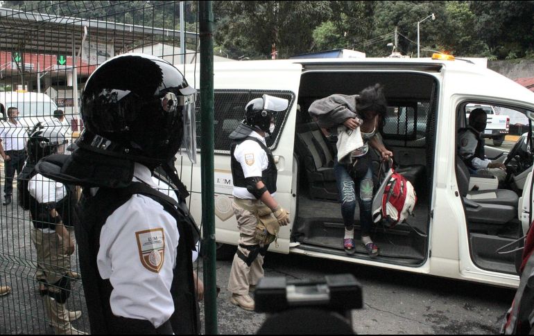 El INM destacó que a través del denominado Operativo Itzel II, se detectó y auxilió a cuatro mil 394 hombres y mujeres retenidos por delincuentes. EFE/J. M. Blanco